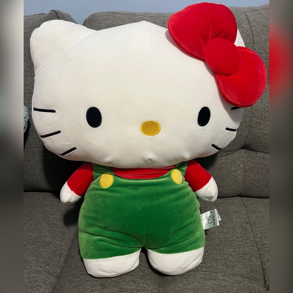Hello Kitty Plush ❤️
